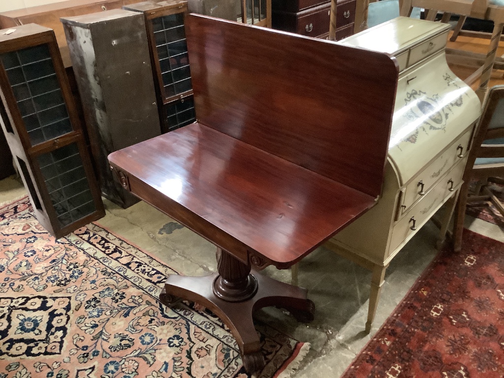 A William IV mahogany card table, width 97cm, depth 48cm, height 73cm